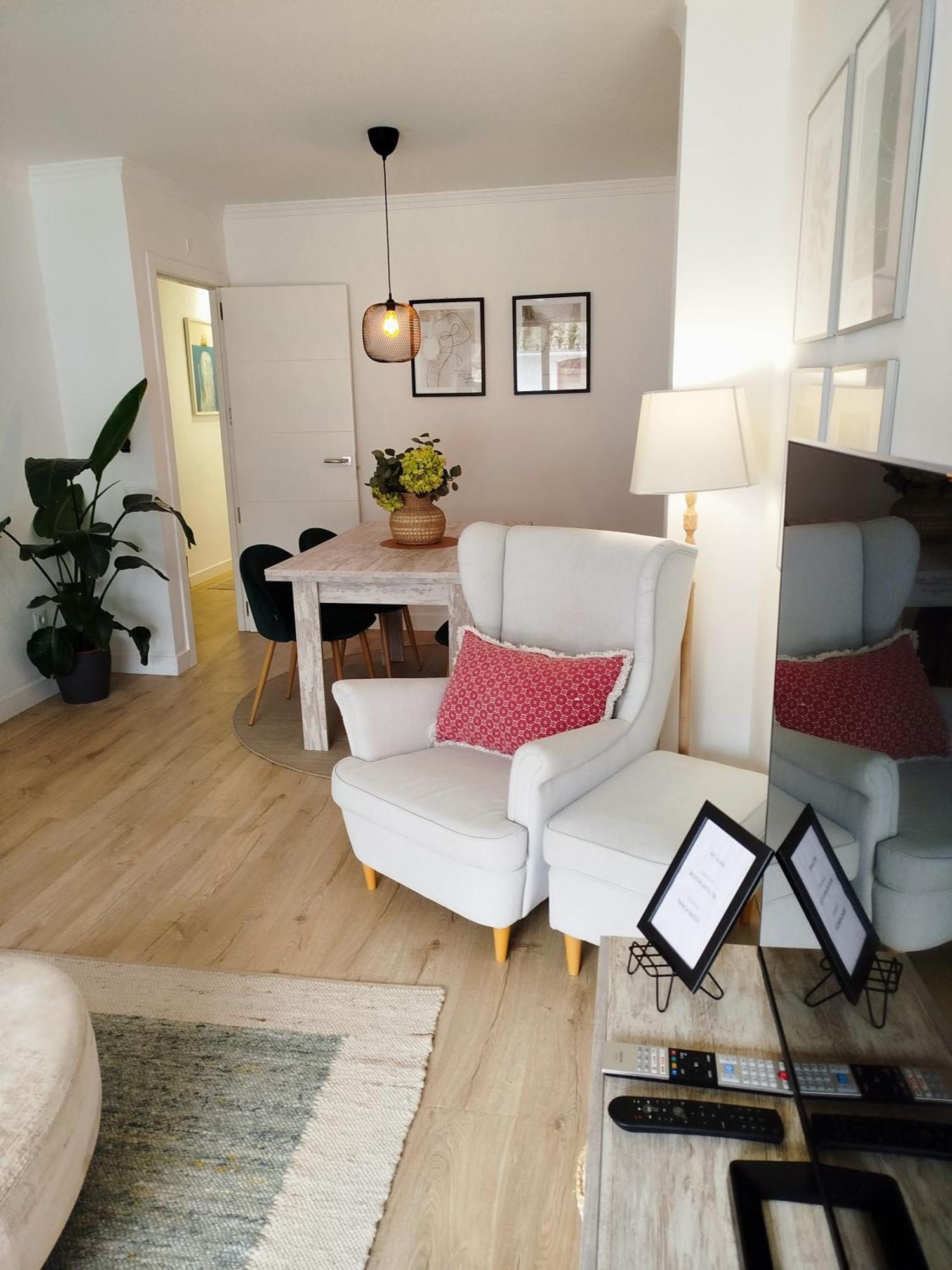Impressive Apartment With 3 Bedrooms Metres From The Beach Естепона Екстериор снимка