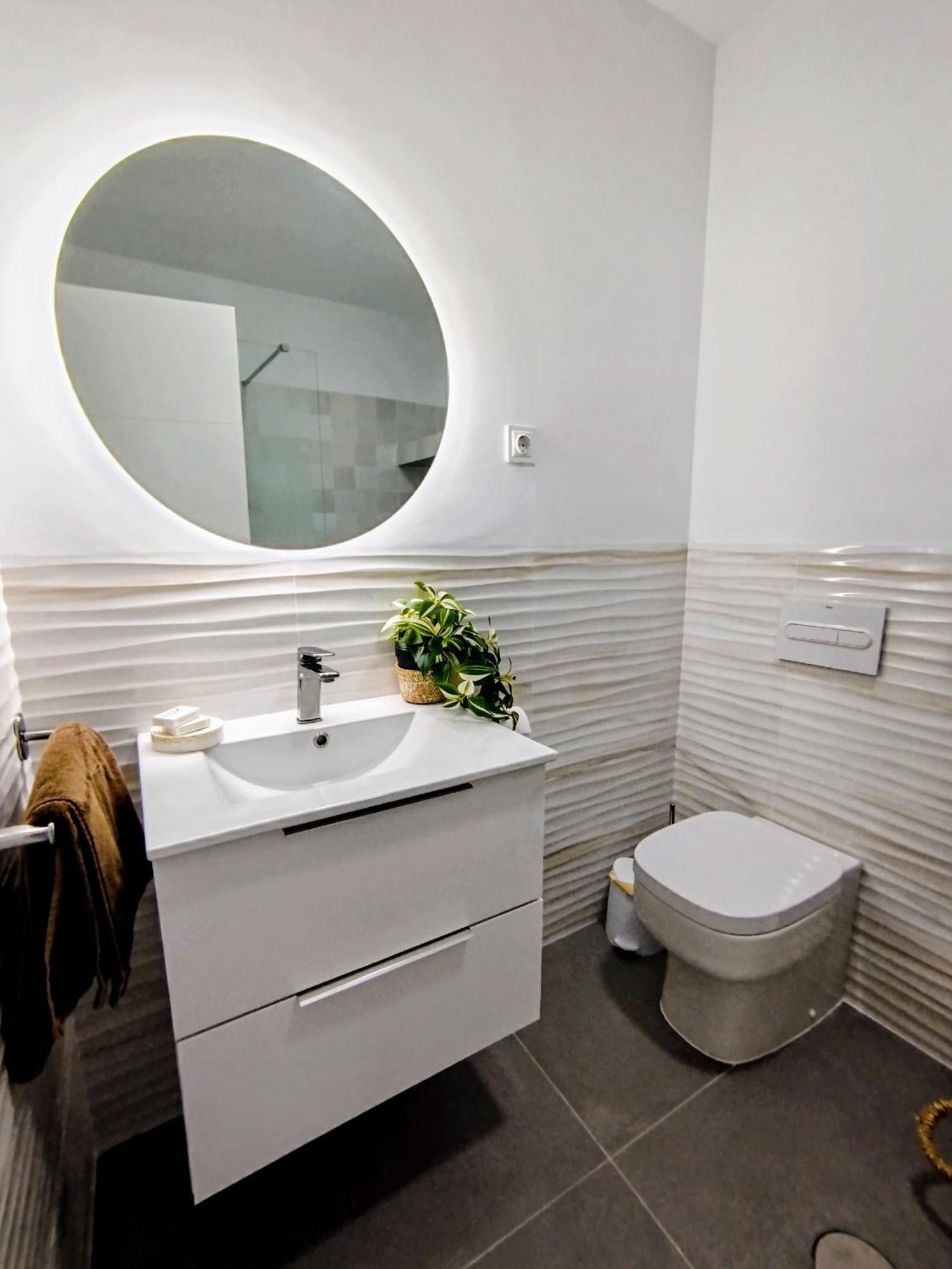 Impressive Apartment With 3 Bedrooms Metres From The Beach Естепона Екстериор снимка